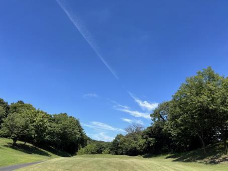 青空と飛行機雲のゴルフ場風景 ゴルフ,おおむらさきゴルフ俱楽部,おおむらさきの写真素材