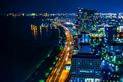 ミニチュア風の海岸線の都会の夜景 ミニチュア風の海岸線の都会の夜景 海,ビル群,夜景の写真素材
