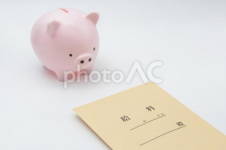 給料を貯金するイメージ お金,貯金,貯蓄の写真素材