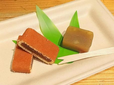 源氏巻と栗羊羹 源氏巻,和菓子,羊羹の写真素材