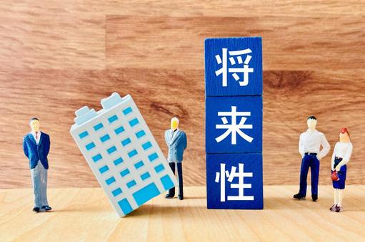 会社の将来性を考えるビジネスマン 会社の将来性を考えるビジネスマンの写真