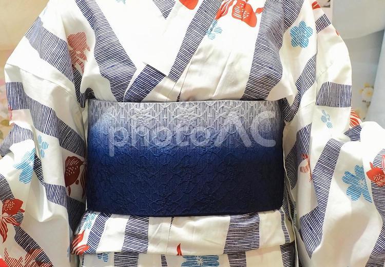 金魚柄の浴衣 美しい着物の伝統衣装 浴衣,金魚,盆踊りの写真素材