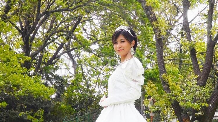 ウエディングドレスを着た女性 114 20代,ウエディング,コサージュの写真素材