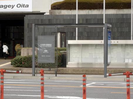 大分市役所・合同新聞社前バス停 大分市役所・合同新聞社前バス停 大分市役所・合同新聞社前バス停,大分県大分市府内町3丁目,バス停の写真素材