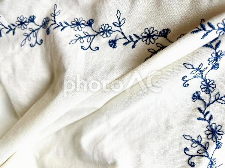 青い花の模様の刺繍飾り 布,素材,刺繍の写真素材