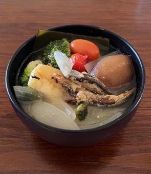 Photo, a lot of miso soup, ingredients for miso soup, onion, 