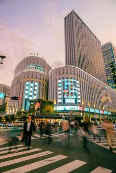 【大阪】阪急大阪梅田駅周辺の街並み 駅,大阪,大阪駅の写真素材