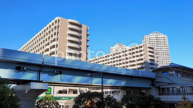 お台場海浜公園駅付近の街並み（東京都） 冬,ゆりかもめ,お台場海浜公園駅の写真素材