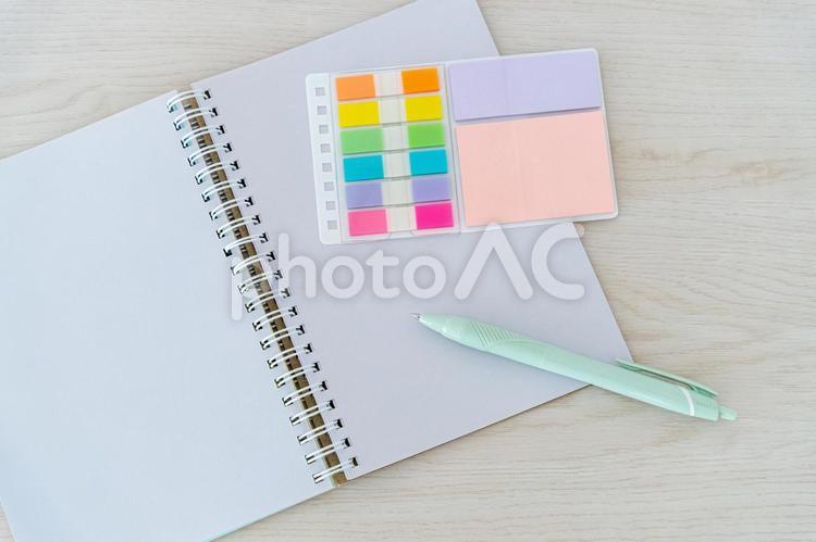 メモをとるイメージ 文房具,ステーショナリー,メモの写真素材