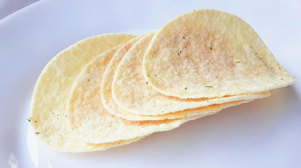 マッシュポテトチップス数枚 マッシュポテトチップス数枚 ポテトチップス,お菓子,食べ物の写真素材