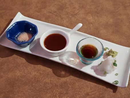 薬味のセット（塩、大根おろし、わさび） 薬味,塩,ソースの写真素材