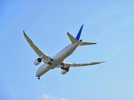 飛行機着陸・後方 飛行機着陸・後方 飛行機,ジェット機,ジャンボ機の写真素材