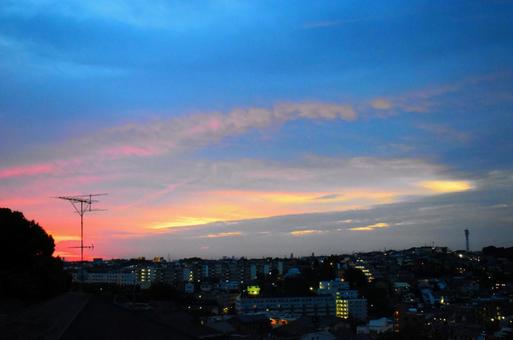 秋の朝焼け空 秋の朝焼け空 朝,朝焼け,朝焼け空の写真素材