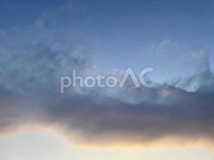 夕暮れの雲 夕暮れ,雲,夕焼けの写真素材