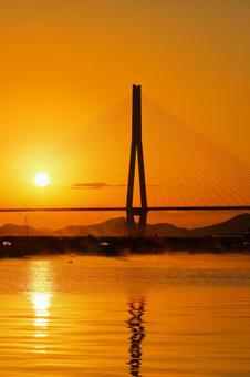 多々羅大橋に初日の出_海霧現象-2 多々羅大橋に初日の出_海霧現象-2 年賀状,初日の出,多々羅大橋の写真素材
