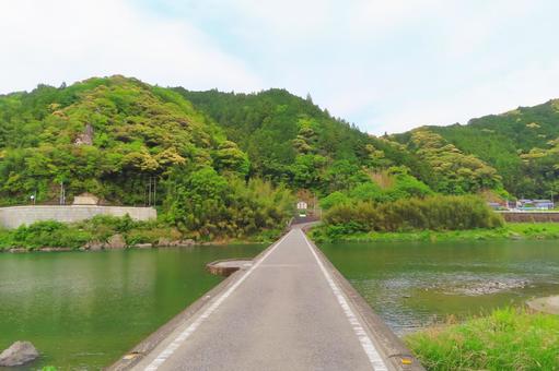 【高知県】名越屋沈下橋 【高知県】名越屋沈下橋 名越屋沈下橋,沈下橋,橋の写真素材