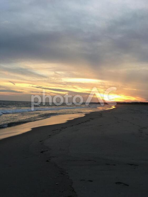 海と夕焼け 日暮れ,浜,水域の写真素材
