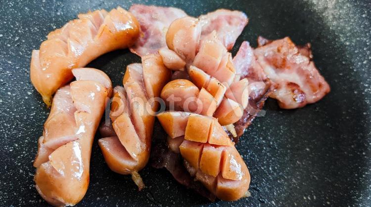 焼きソーセージ ソーセージ,焼いた,料理の写真素材