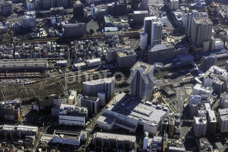 京浜東北線の東神奈川駅付近を空撮 空撮,東神奈川駅,京浜東北線の写真素材