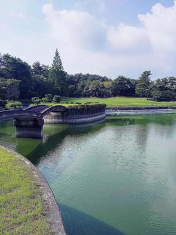 【ゴルフコース】庭園の様な池越えホール 【ゴルフコース】庭園の様な池越えホールの写真