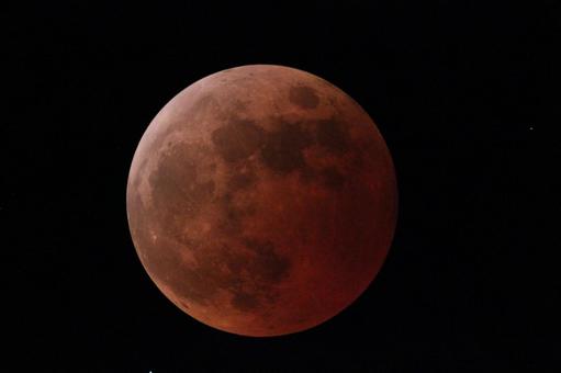 皆既月食中の赤い月 皆既月食中の赤い月 月,月食,皆既月食の写真素材