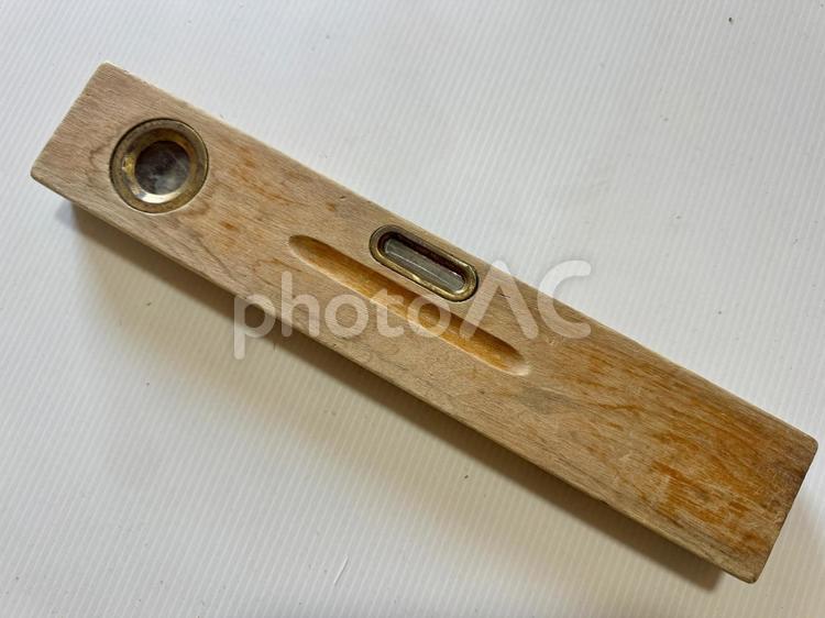 年季の入った水平器のイメージ 水平器,年季の入った,木製の写真素材