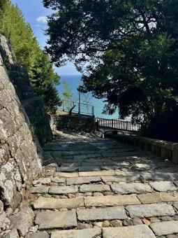 海が見える神社の階段3 海が見える神社の階段3の写真