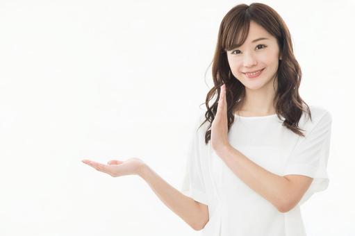 若い女性 指差し 手のひら 若い女性 指差し 手のひら 女性,人物,かわいいの写真素材