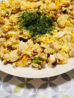 しいたけ納豆玉子チャーハン2 しいたけ納豆玉子チャーハン2の写真