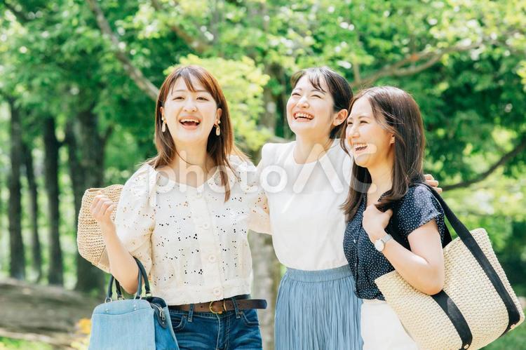 旅行する女性たち 旅行,観光,買い物の写真素材