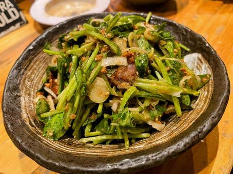 東京、焼き鳥屋のサラダ 東京、焼き鳥屋のサラダの写真