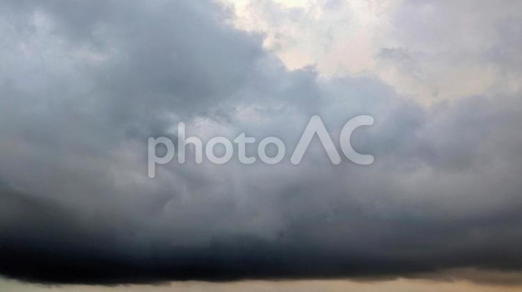 雨雲 雨雲,強雨,空の写真素材