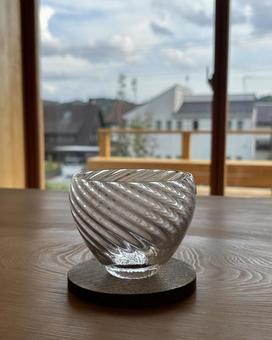 テーブルに置いたグラス グラス,コップ,テーブルの写真素材