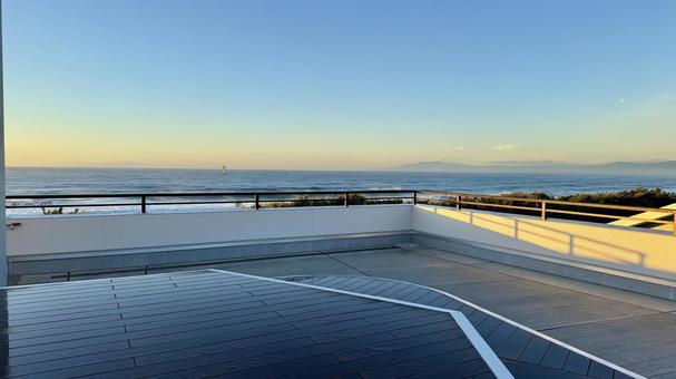 テラス テラス,早朝,海の写真素材