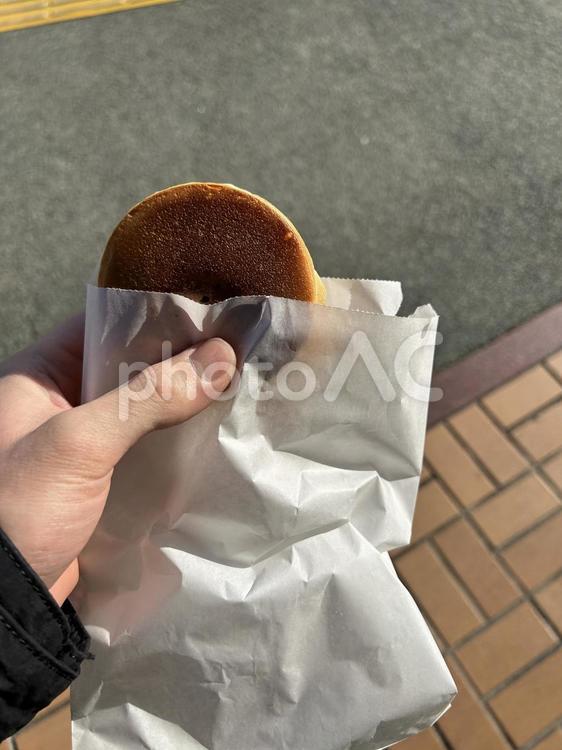 大判焼き_食べ歩き  おやつ,外,大判焼きの写真素材