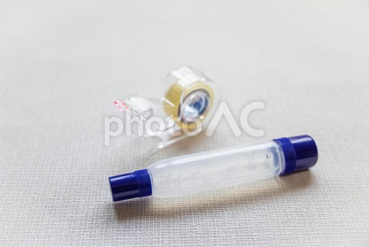 テープカッターと液体のり テープカッター,のり,液体のりの写真素材