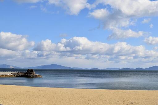 潮風公園から眺める潮風ビーチ 潮風公園,潮風ビーチ,潮風公園みなとオアシスゆうの写真素材