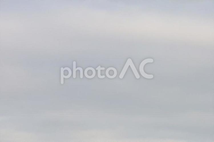 曇り空　曇り　雲　天気　空 雲,空,グレイの写真素材