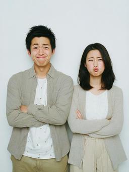 仲良しカップルの変顔 仲良しカップルの変顔の写真