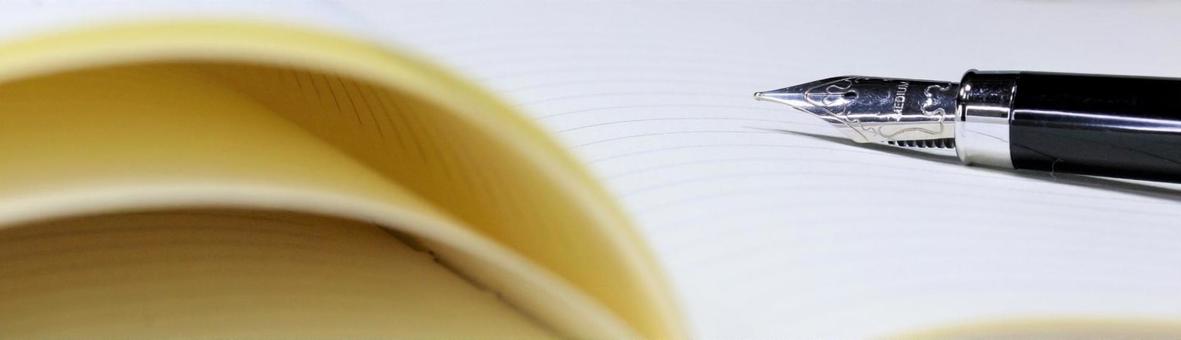 ノートと万年筆　バナー　背景の写真