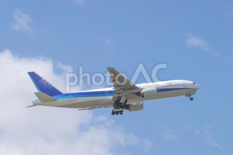 空港日和、午後の眺め 飛行機,航空機,旅客機の写真素材