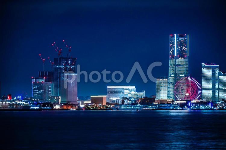 横浜みなとみらいの夜景（全館ライトアップ時） 横浜みなとみらい,全館ライトアップ,クリスマスの写真素材