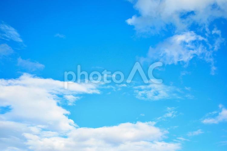 透き通った青空と白い雲 青空,白い雲,透き通ったの写真素材