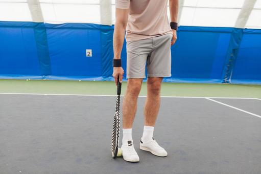 コートに立つ男性の足元 テニス,ラケット,スポーツの写真素材