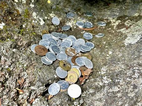 パワースポットの小銭 パワースポットの小銭 パワースポット,硬貨,小銭の写真素材