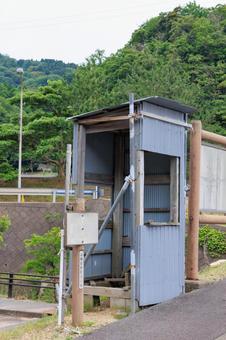 昼間のかえる島の駐車場 昼間のかえる島の駐車場 駐車場,駐輪場,無人の写真素材
