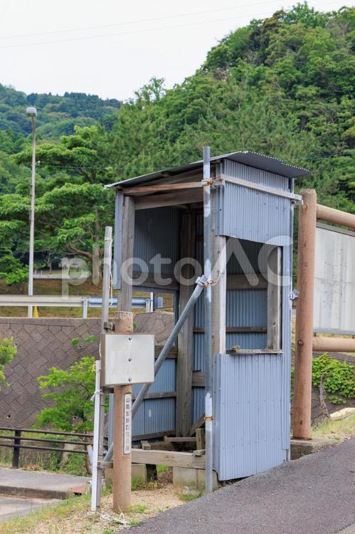 昼間のかえる島の駐車場 駐車場,駐輪場,無人の写真素材