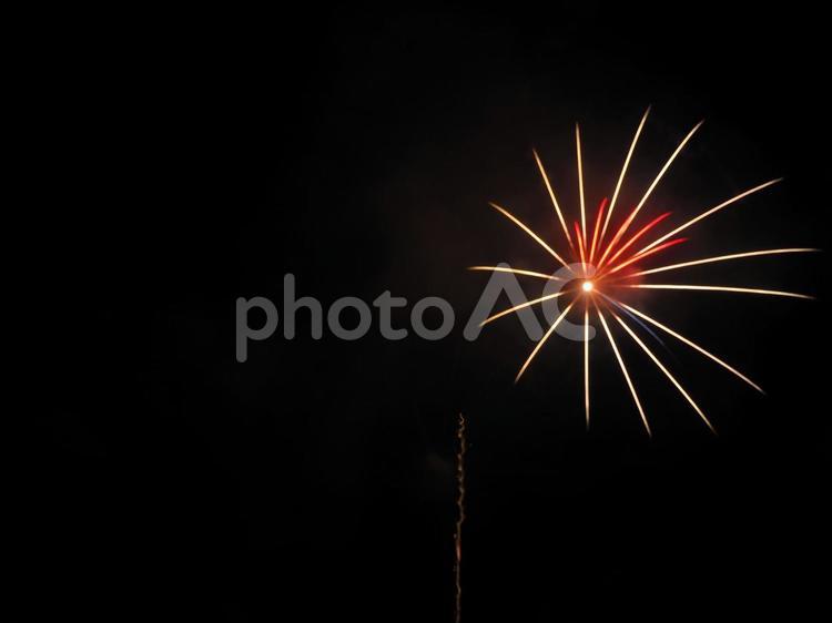 夏の風物詩　打上げ花火 花火,夏,夏祭りの写真素材