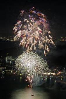 呉海上花火大会2025中盤4 呉海上花火大会2025中盤4 花火,花火大会,海上花火大会の写真素材