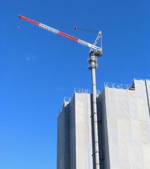 マンション工事現場 タワークレーン マンション工事現場 タワークレーン マンション工事,工事現場,タワークレーンの写真素材